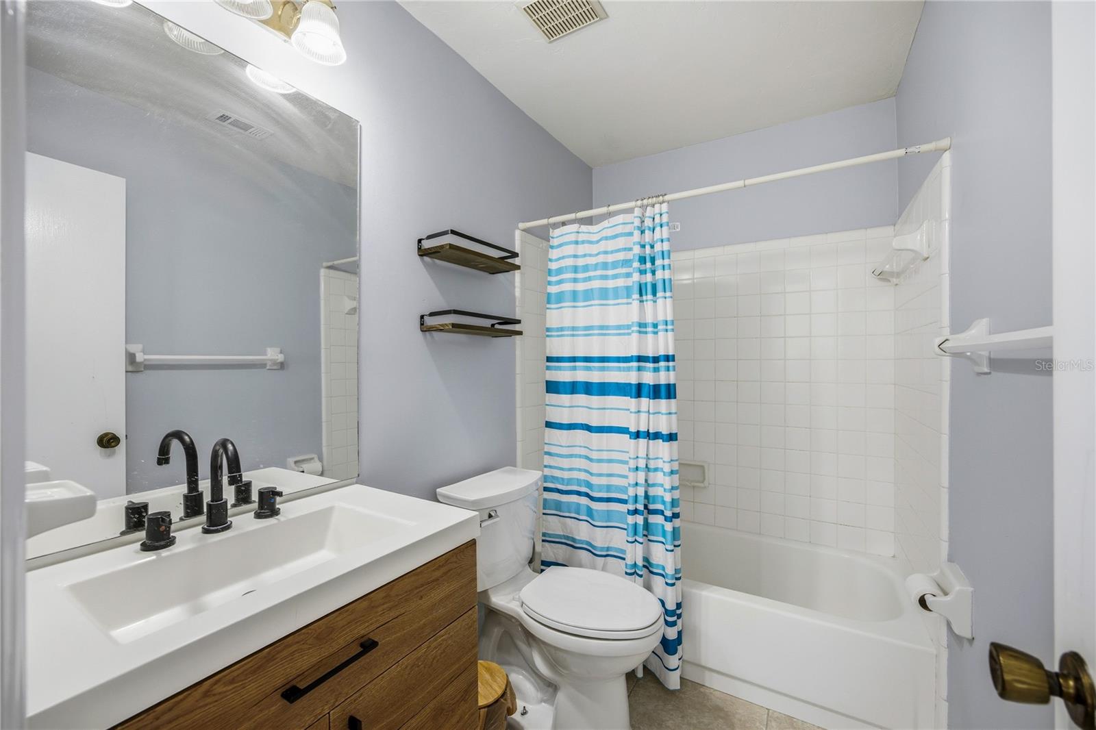 WOODSIDE VILLAS - Residential