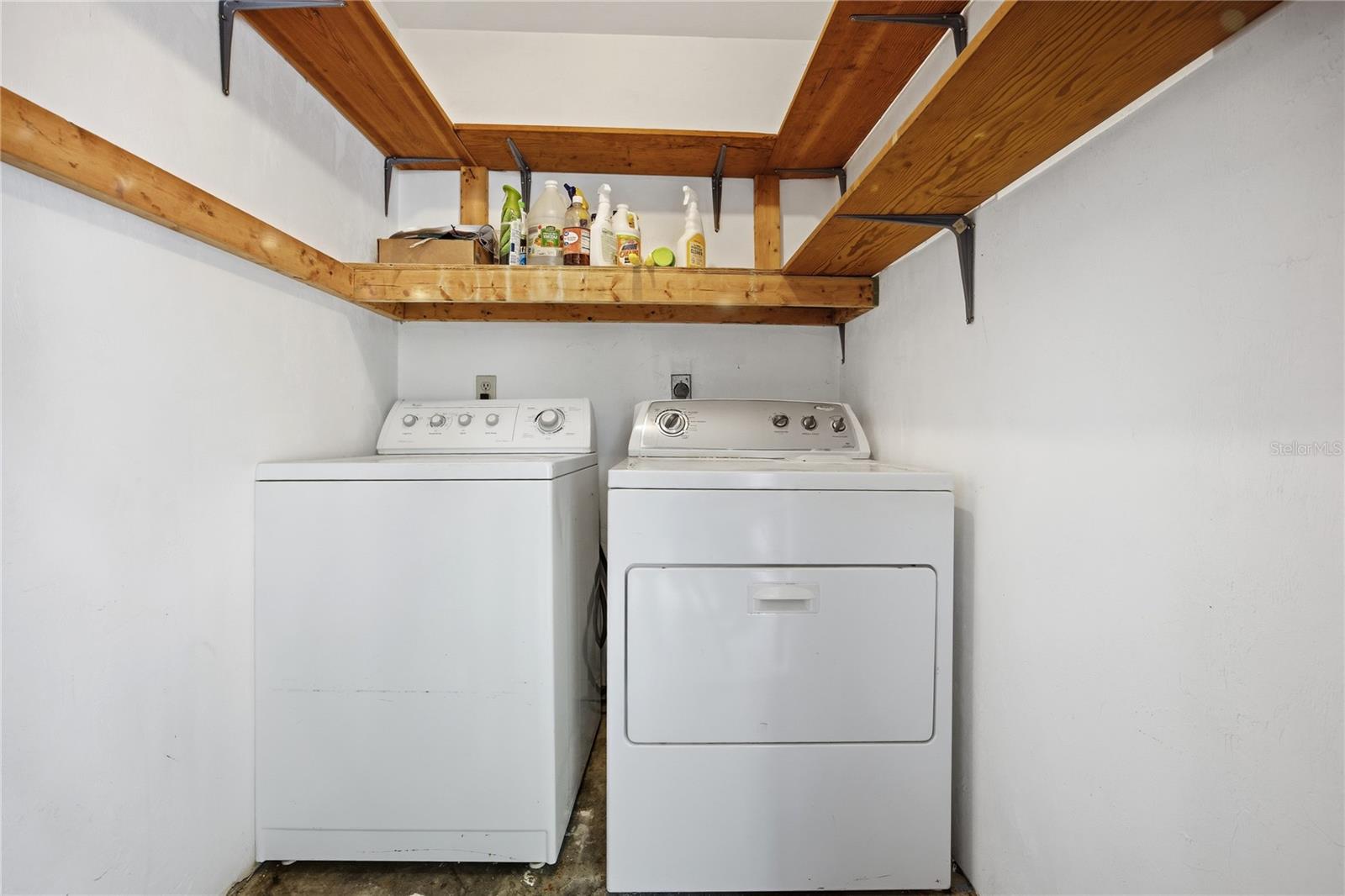 WOODSIDE VILLAS - Residential