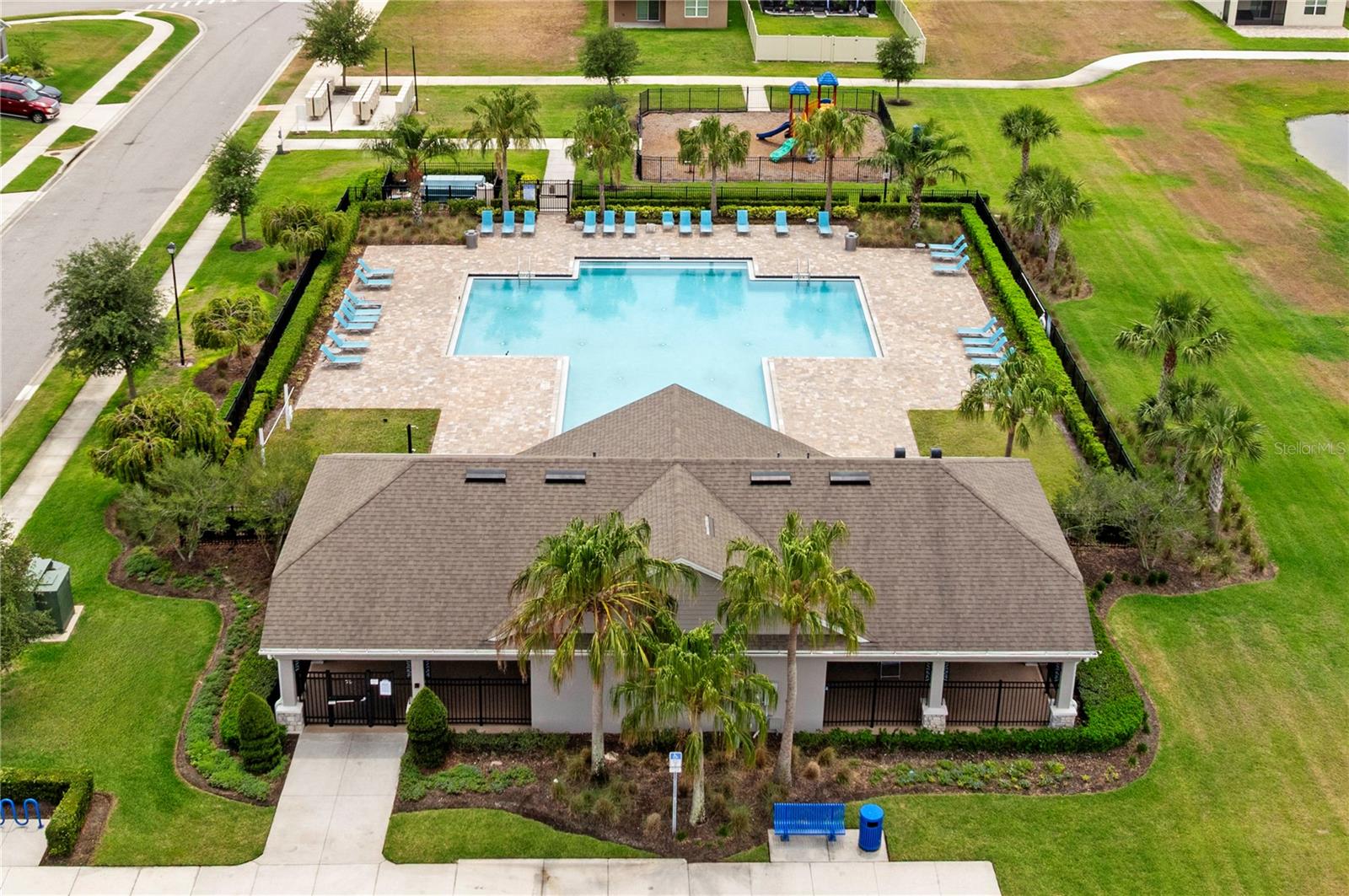 2000 WHITE PELICAN TERRACE