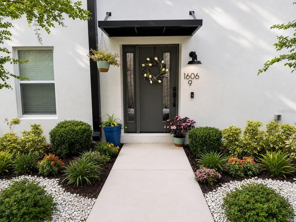 Photo of 1606 Park Lake Street #9, Orlando, FL 32803 (MLS # O6413850)