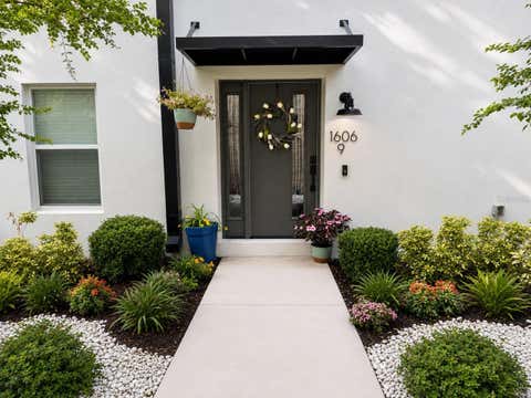 Photo of 1606 Park Lake Street #9, Orlando, FL 32803 (MLS # O6413850)