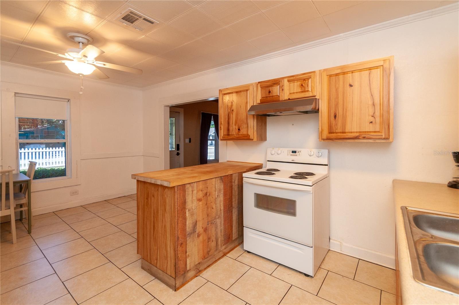 OAKLAND SUB 2 - Residential Lease