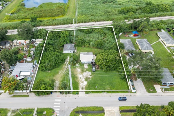 2305 MANGO AVE, SARASOTA, FL 34234 - Image a628c9d44dc3ced2dc87d5e97d90c6e8/2034509601