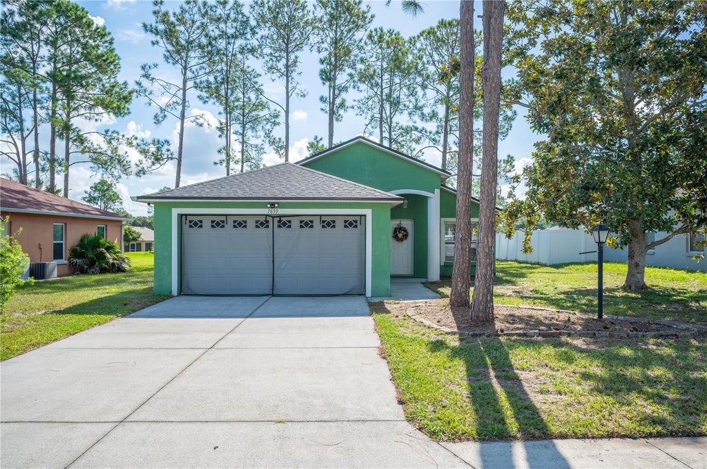 Photo of 7859 Sugar Pine Boulevard, Lakeland, FL 33810 (MLS # L4964624)