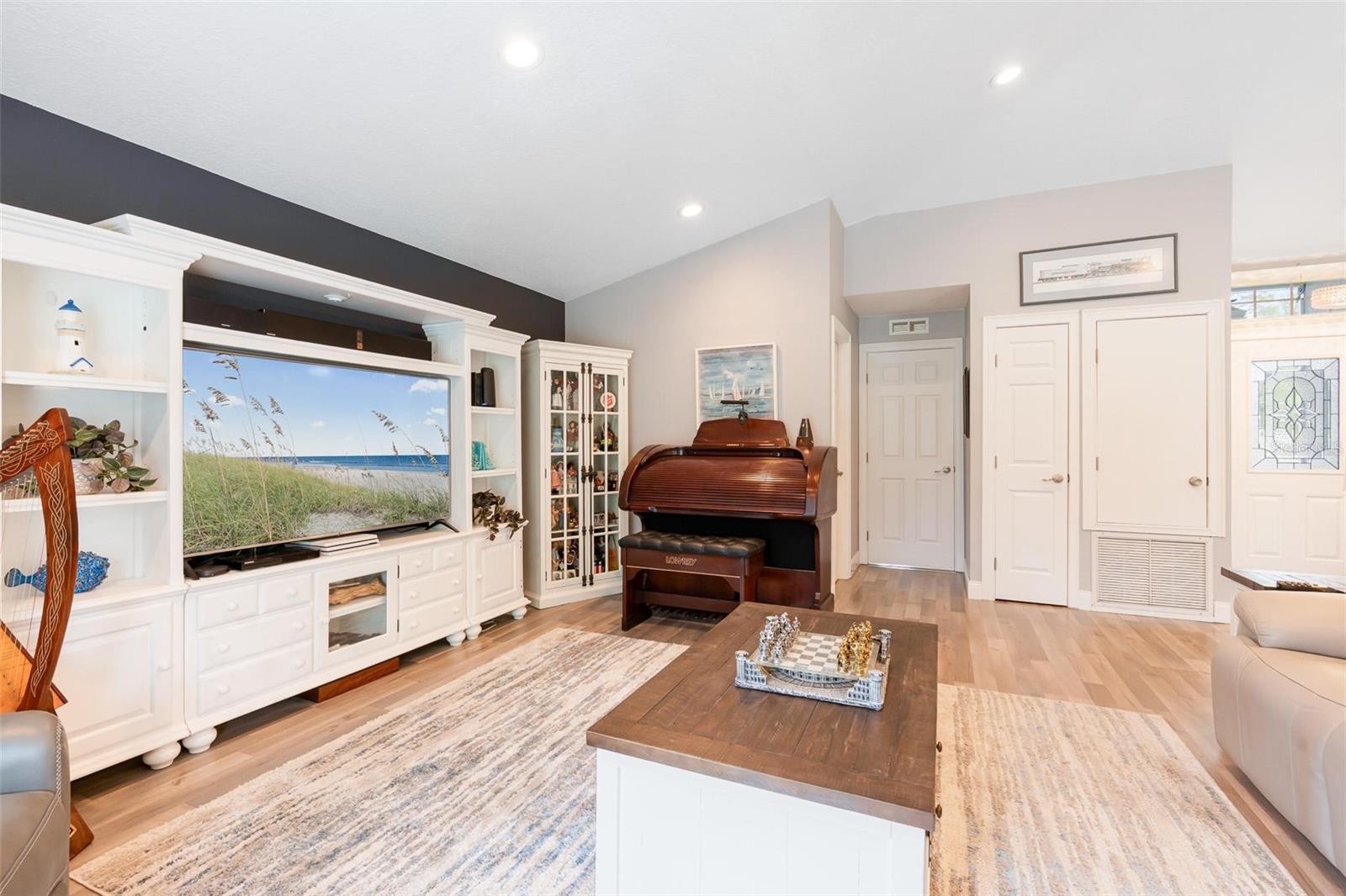 VILLAGE GREEN - Residential