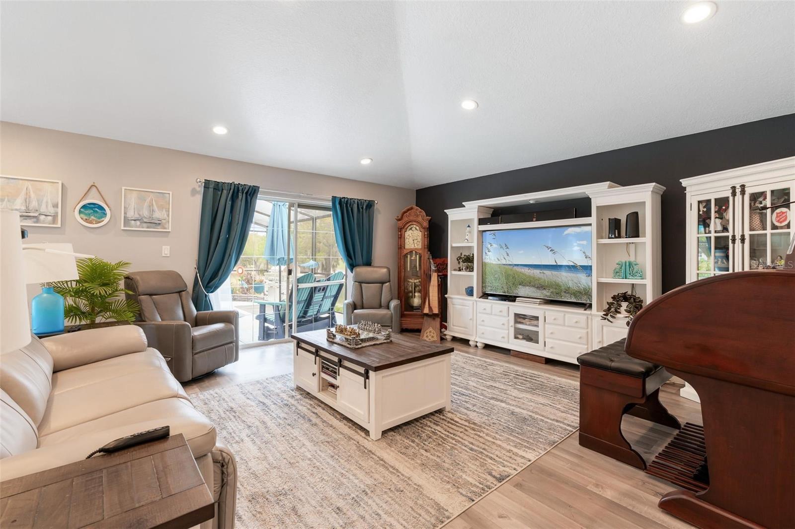 VILLAGE GREEN - Residential