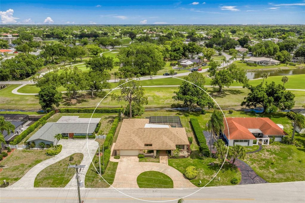 Photo of 4806 W Country Club Drive, Sarasota, FL 34243 (MLS # A4685797)