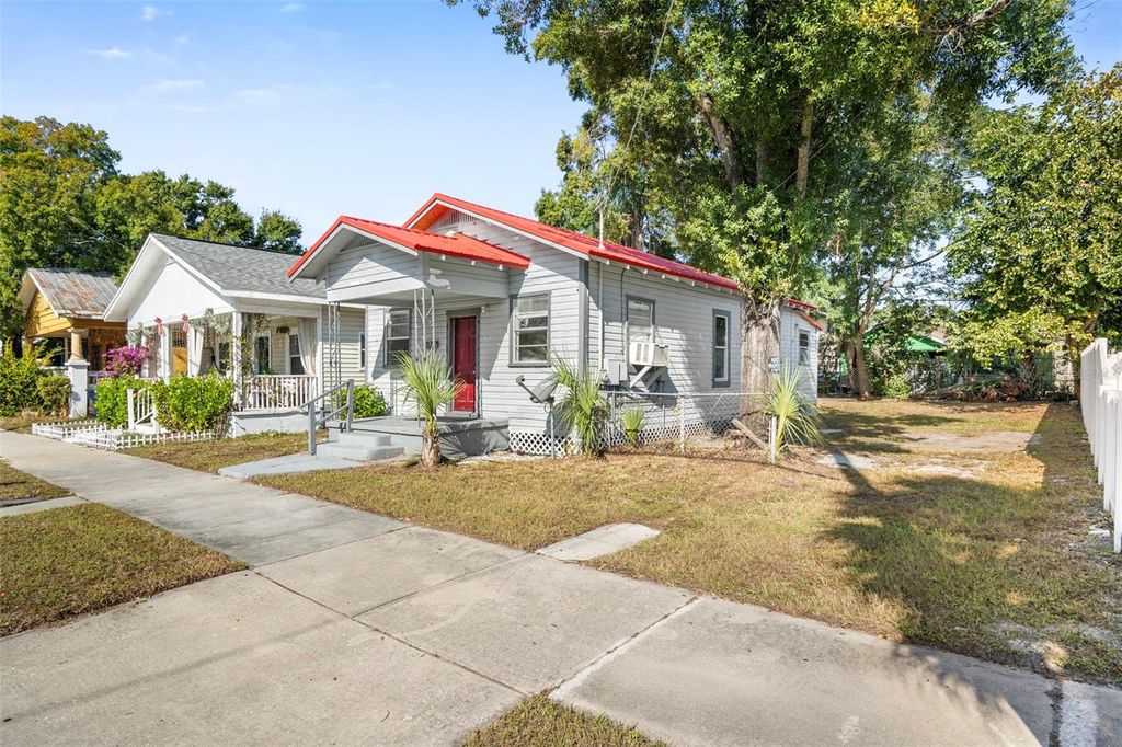 Photo of 2119 W Chestnut Street, Tampa, FL 33607 (MLS # TB8456313)