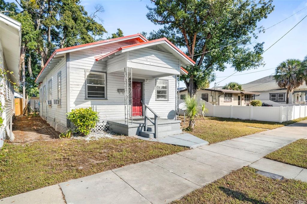 Photo of 2119 W Chestnut Street, Tampa, FL 33607 (MLS # TB8456313)