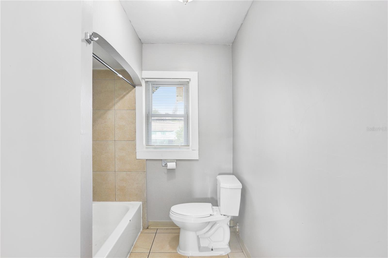 DISTRICT FLA CORP SUB 1 - Residential Income