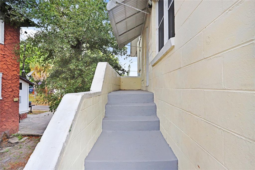 Photo of 827 Paris Avenue S, St Petersburg, FL 33701 (MLS # TB8432047)