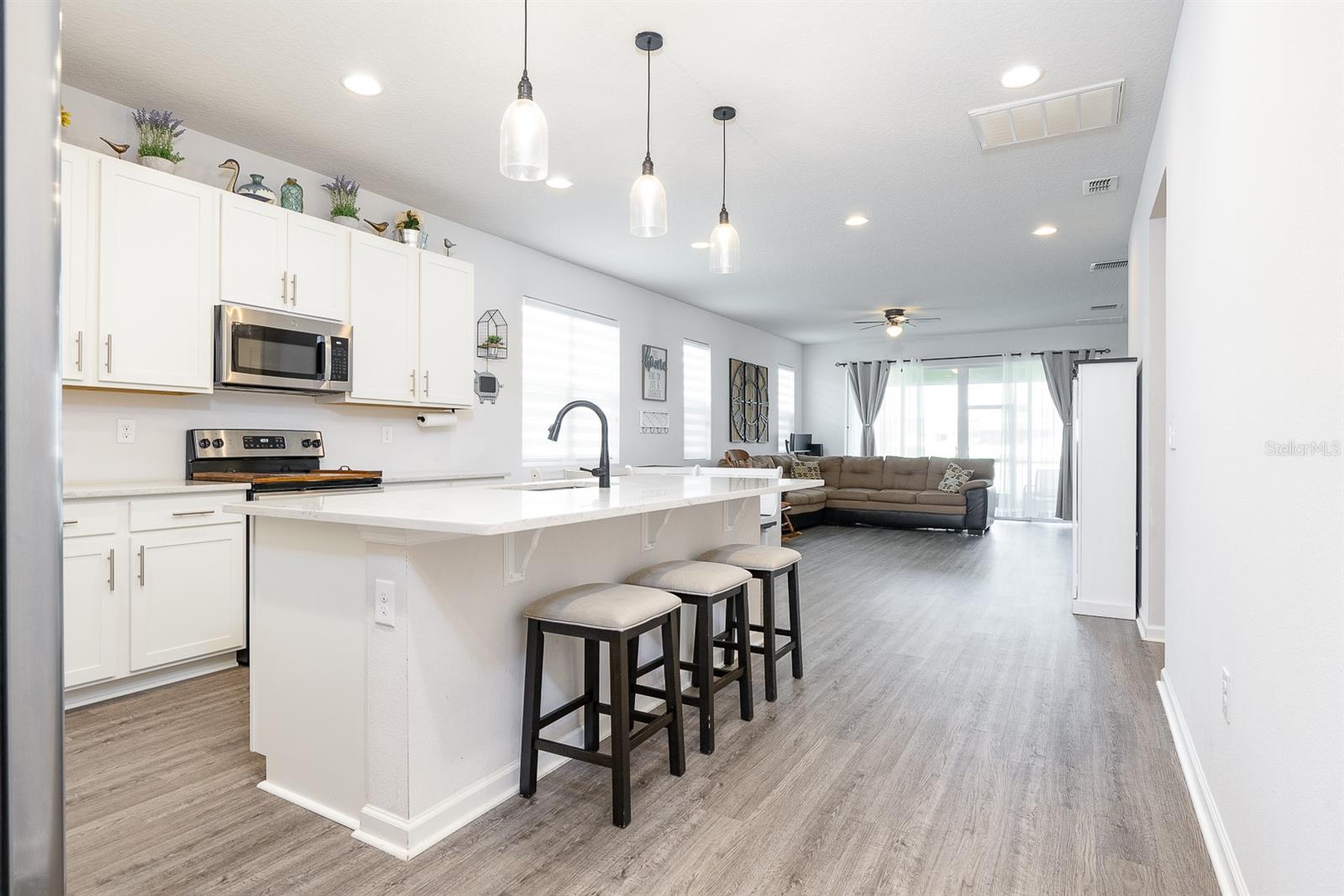 200 SUMMERSHORE DRIVE