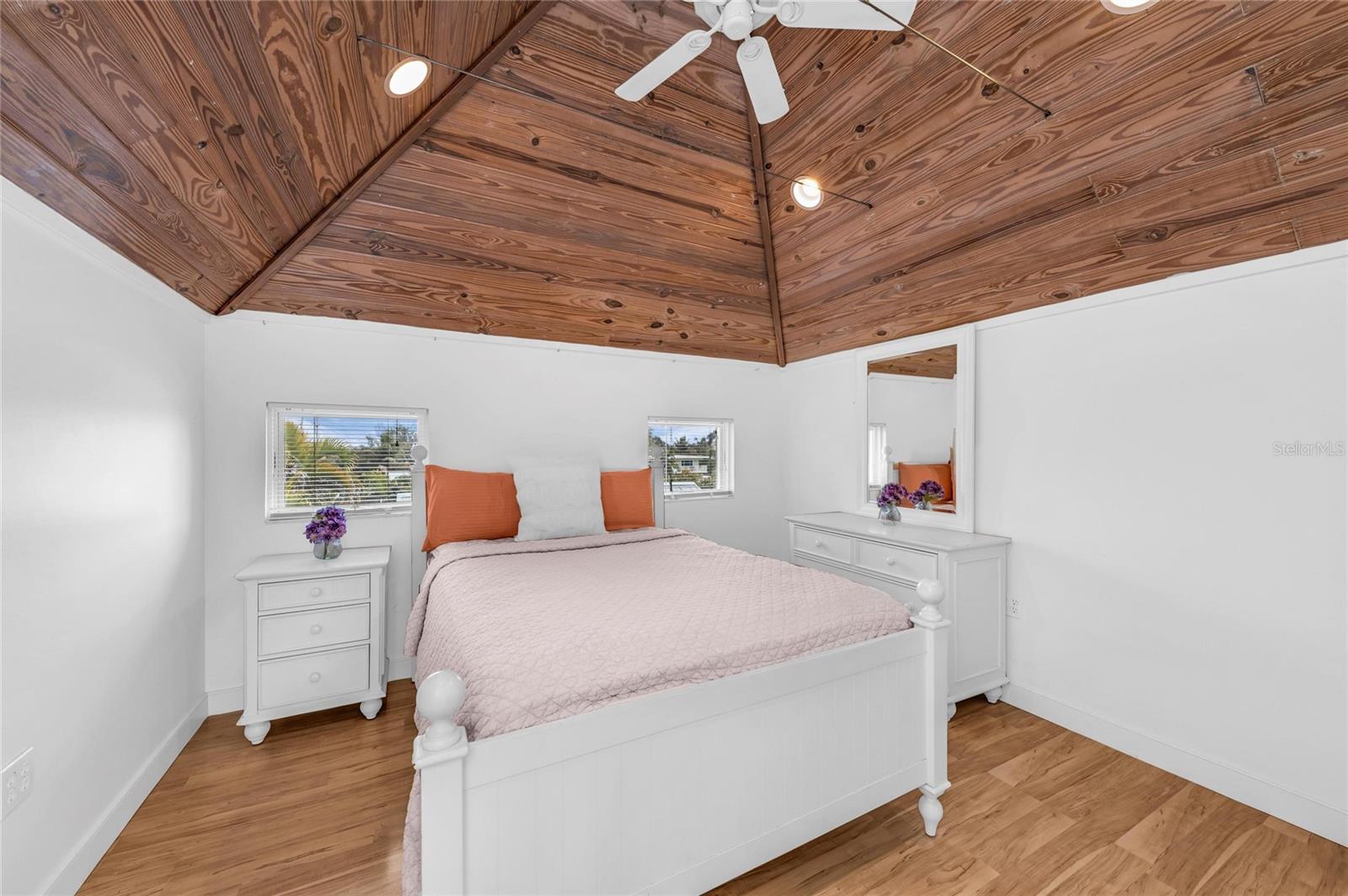 PELICAN PERCH - Residential Income