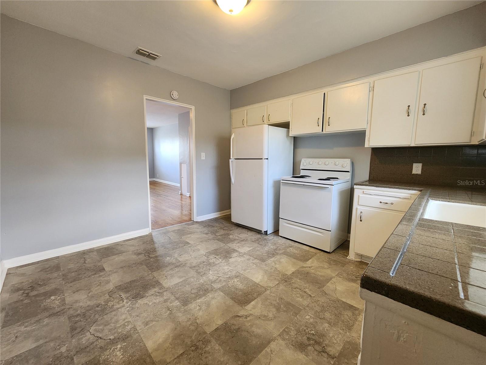 JOHNSON MANOR R/P - Residential Lease