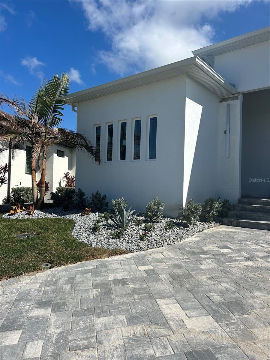 1426 MINEO DRIVE