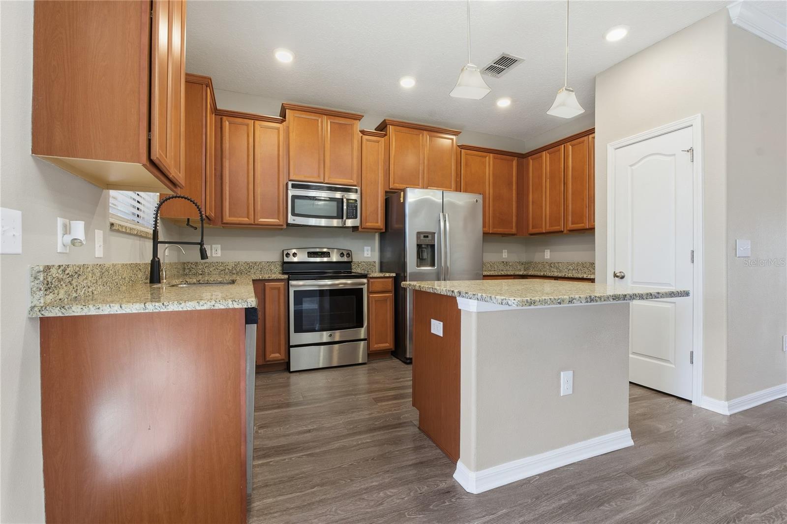 MEADOW POINTE IV PRCL I - Residential Lease