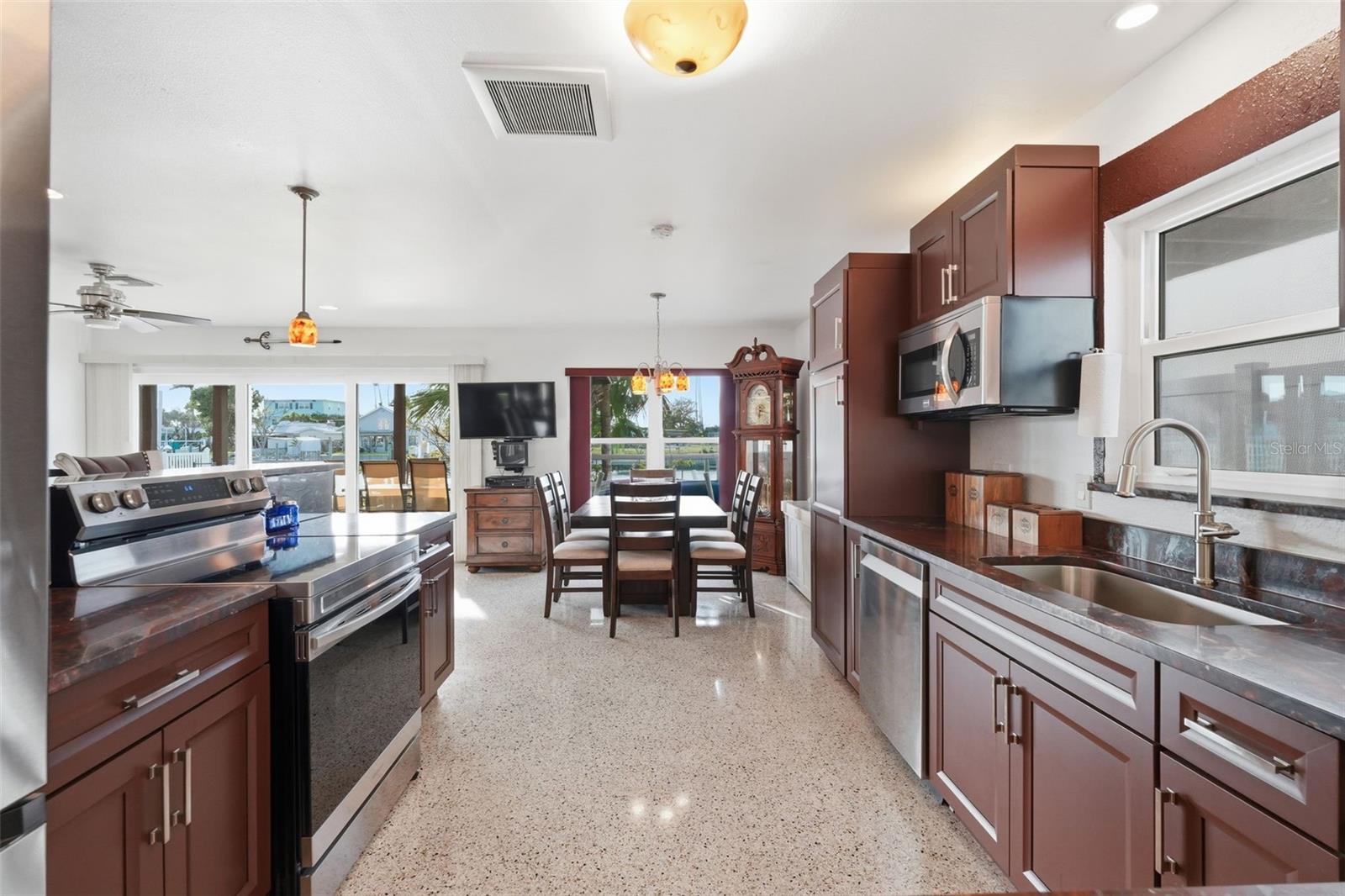 CRYSTAL ISLAND - Residential