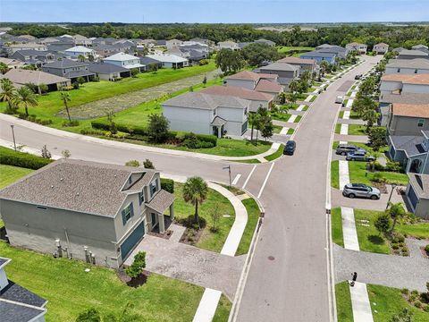 A home in PALMETTO