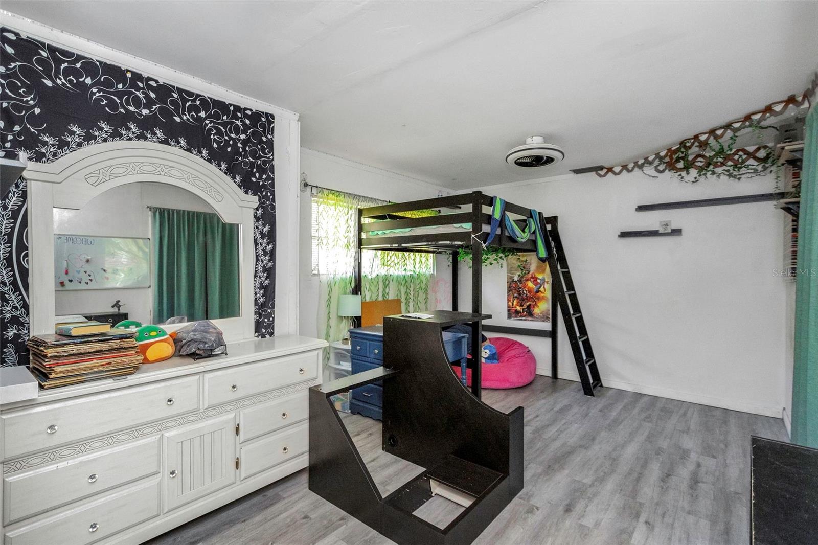 CRYSTAL LAKES VIEW - Residential