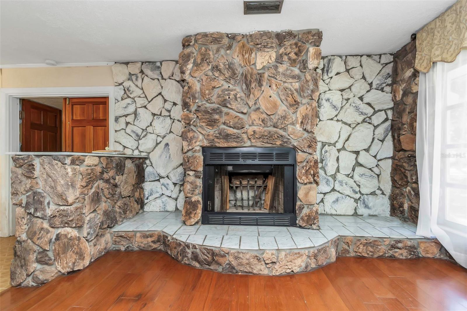 CRYSTAL LAKES VIEW - Residential