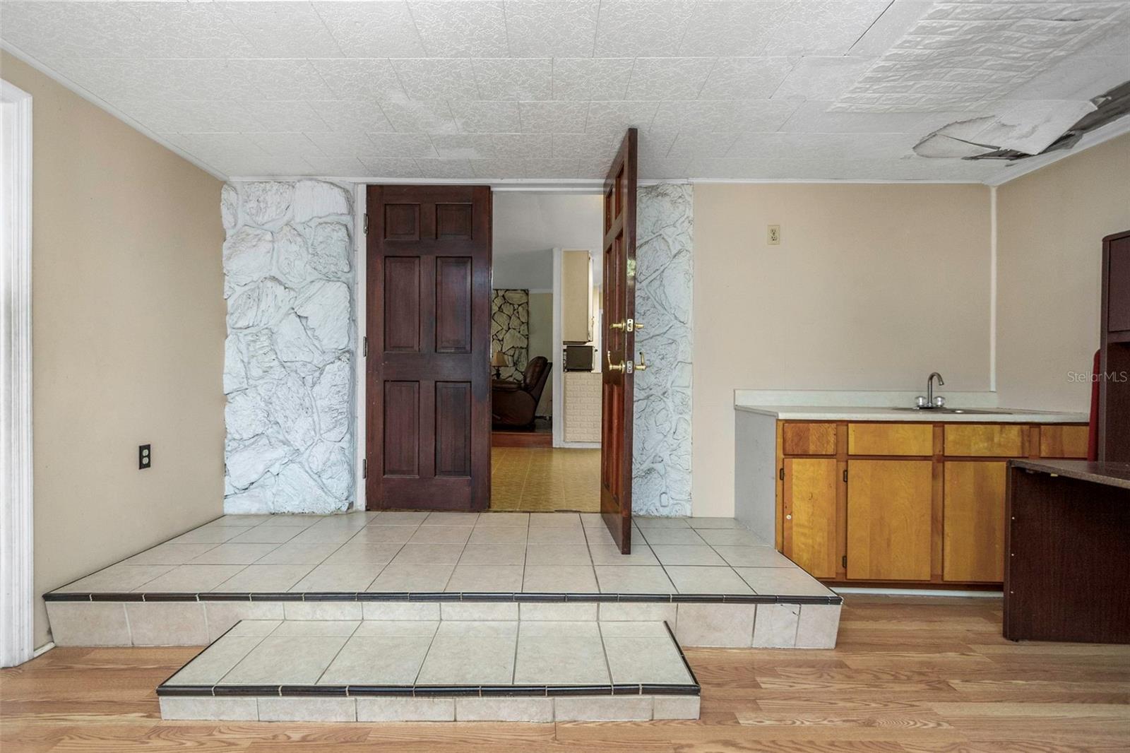 CRYSTAL LAKES VIEW - Residential