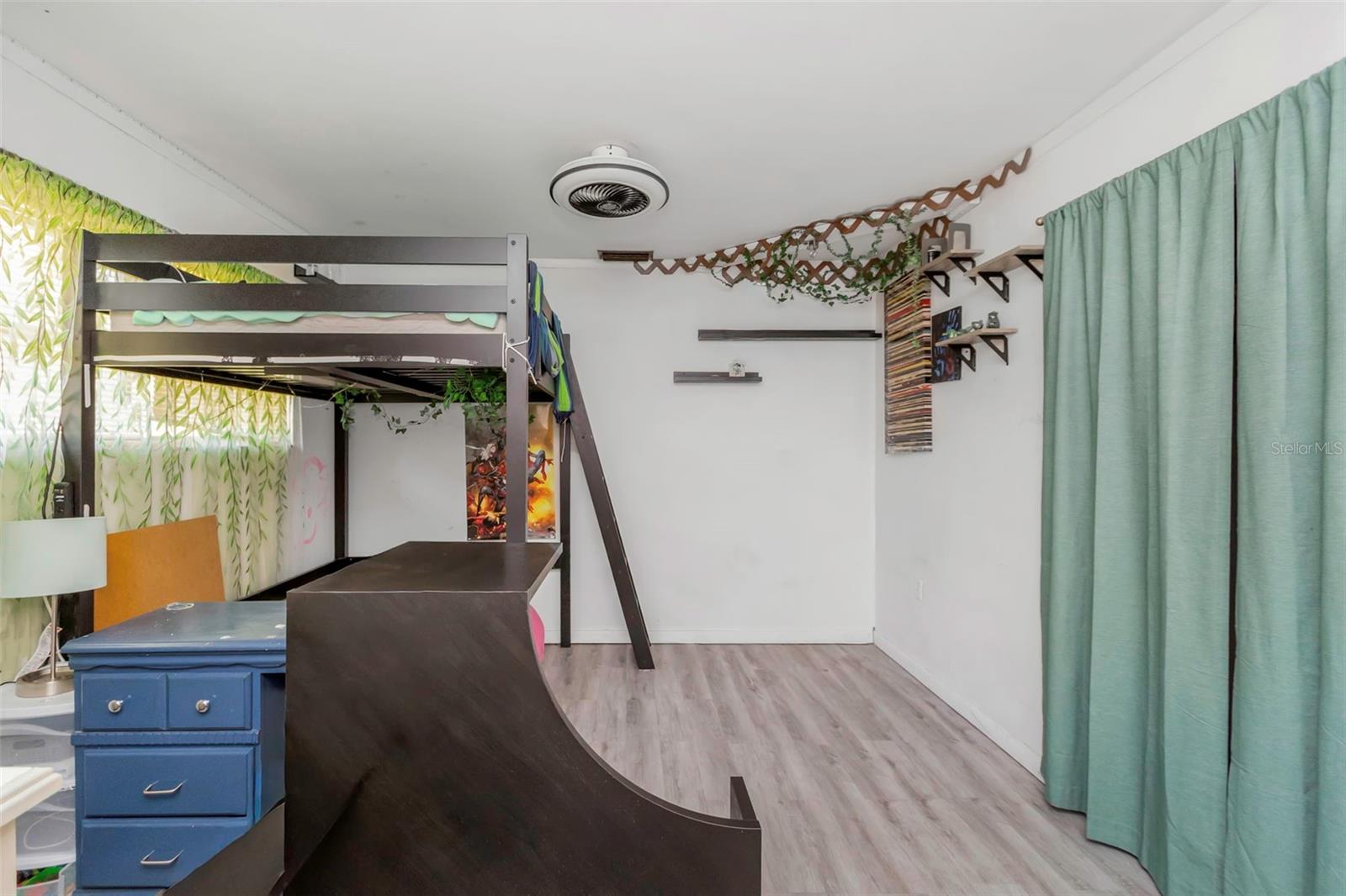 CRYSTAL LAKES VIEW - Residential