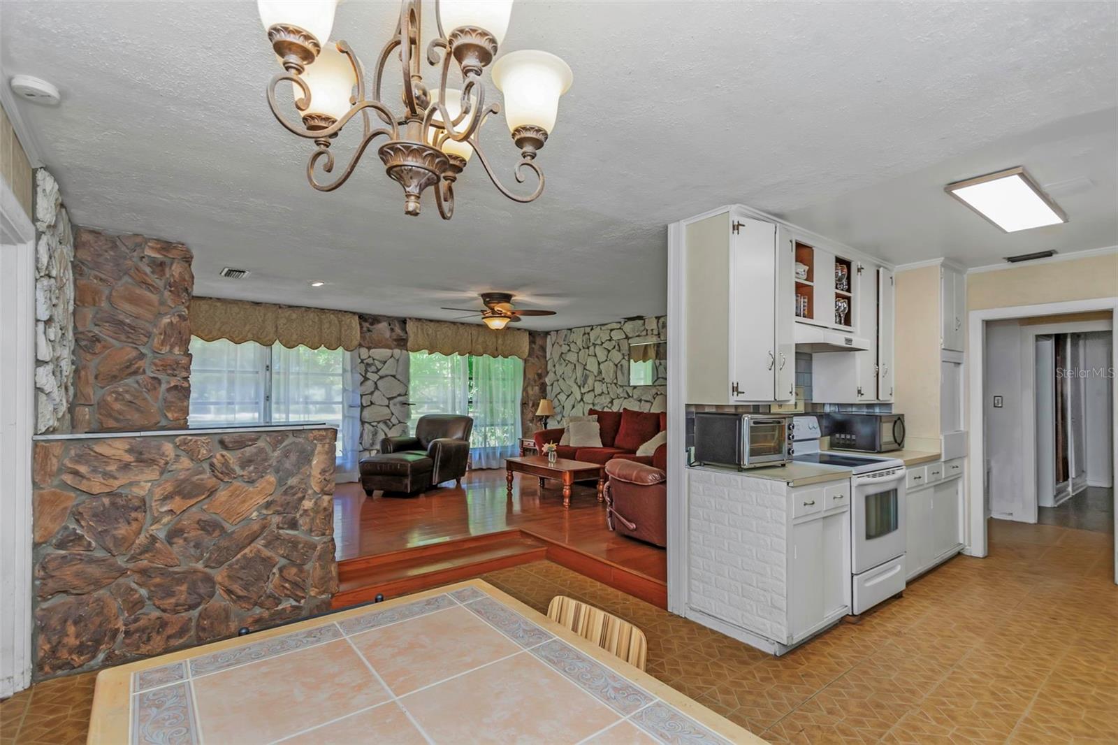 CRYSTAL LAKES VIEW - Residential