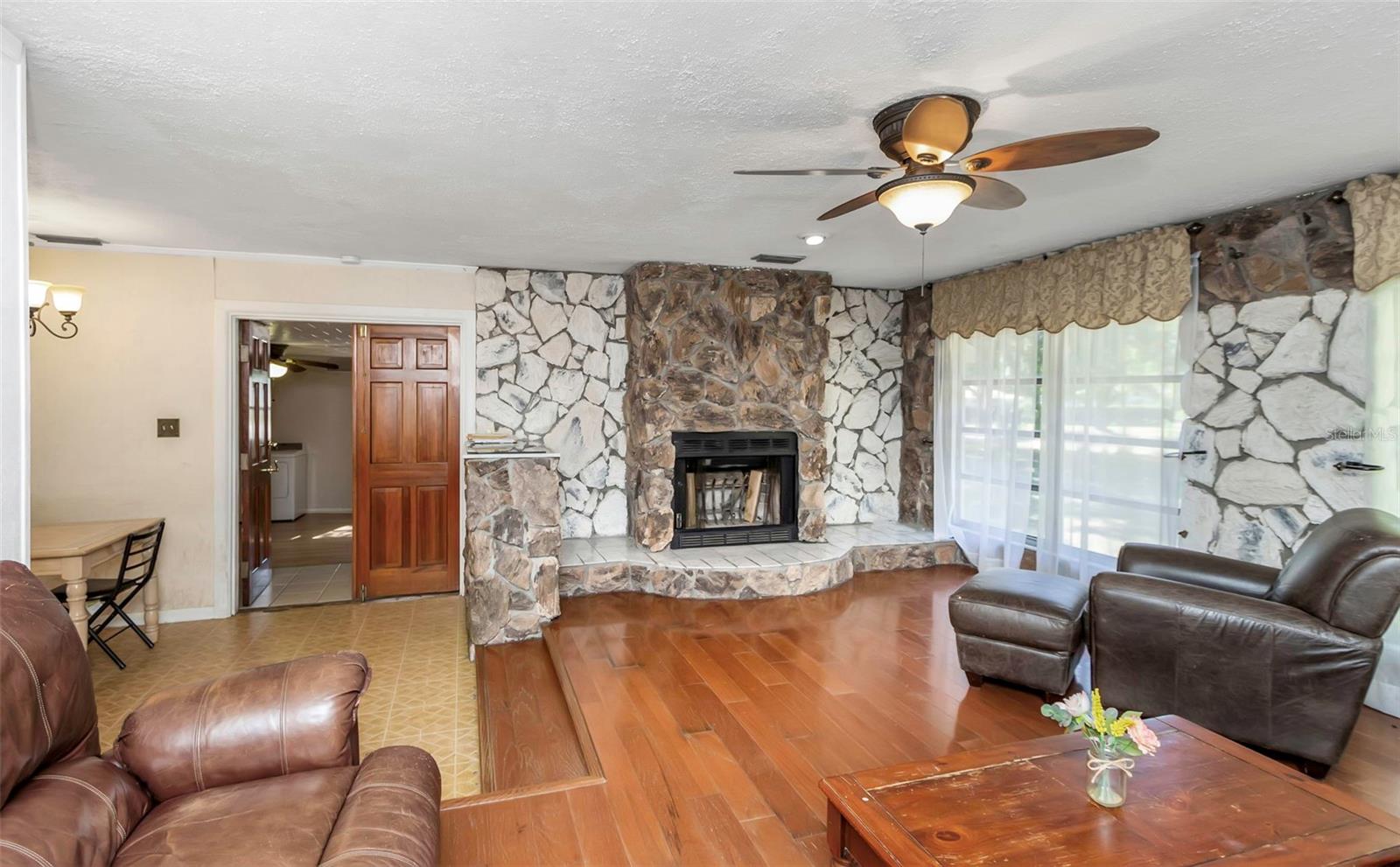 CRYSTAL LAKES VIEW - Residential