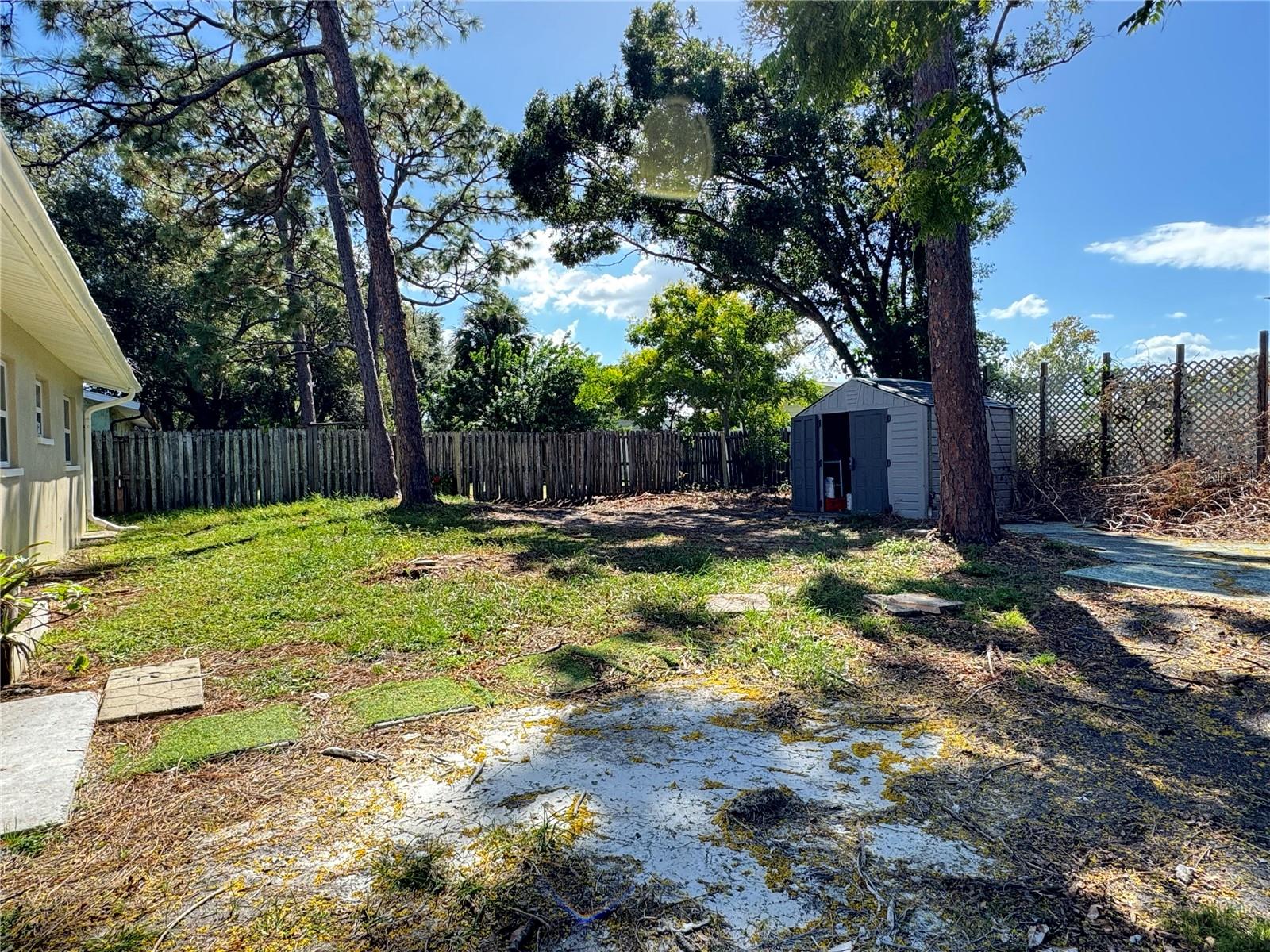 WHITEGATES SUB - Residential Lease