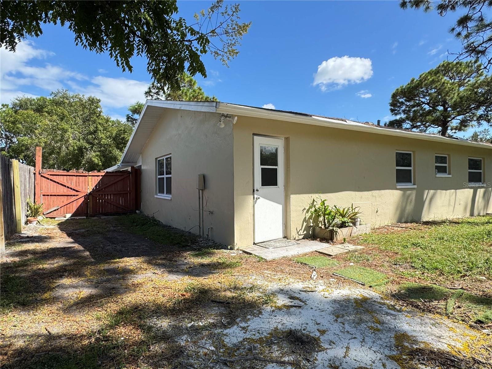 WHITEGATES SUB - Residential Lease