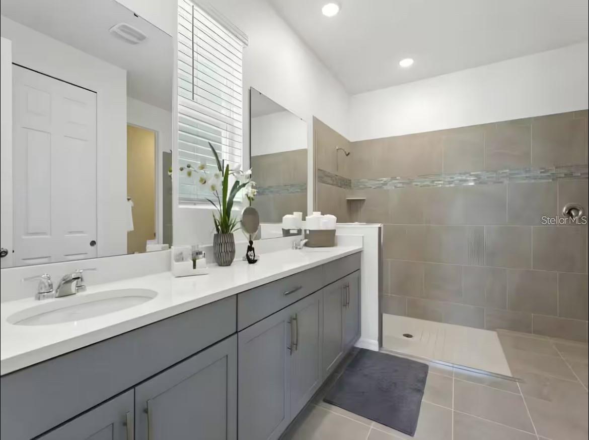 SOLARA RESORT VACATION VILLAS REP - Residential