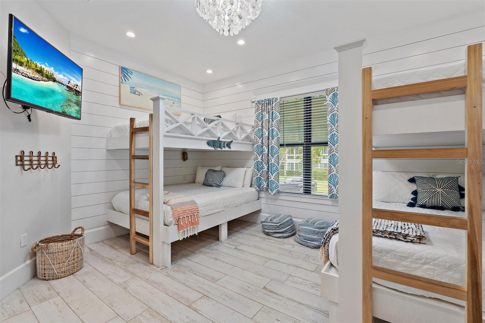 SAINT ARMANDS DIV JOHN RINGLING ESTATES - Residential