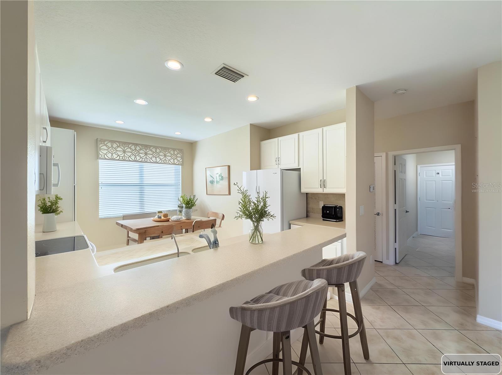 VALENCIA LAKES - Residential