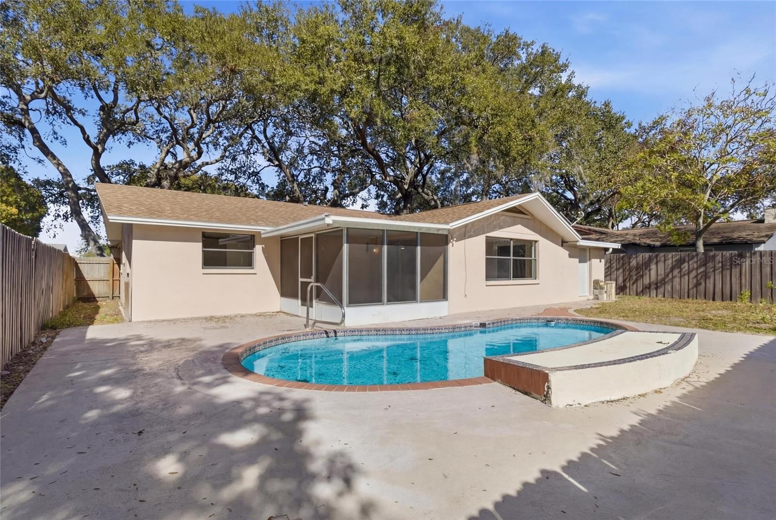 EMBASSY HILLS - Residential