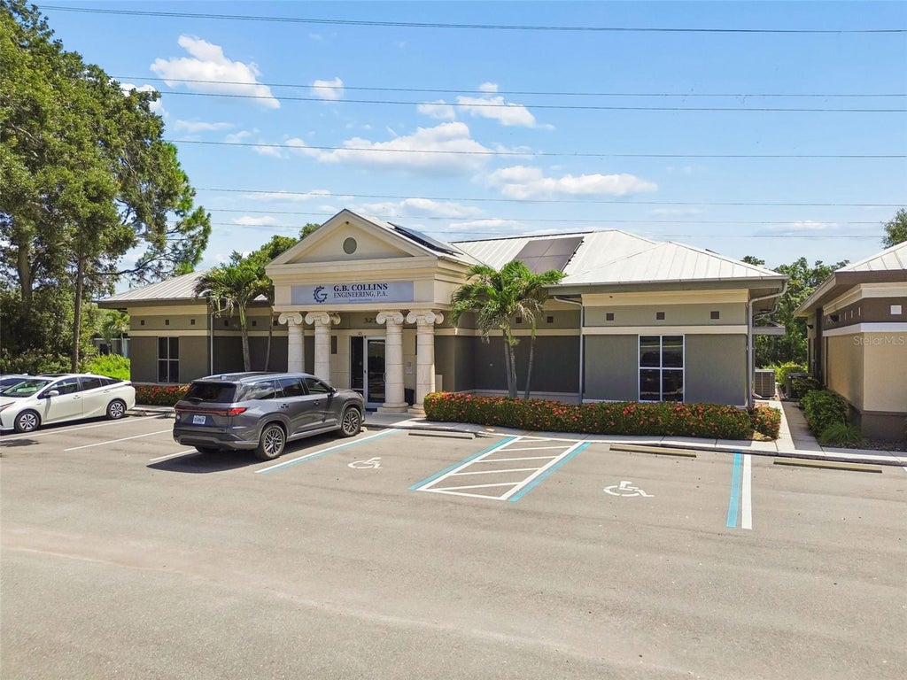 Photo of 32707 Us Highway 19 N, Palm Harbor, FL 34684 (MLS # W7888110)