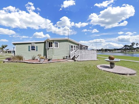 A home in LAKELAND