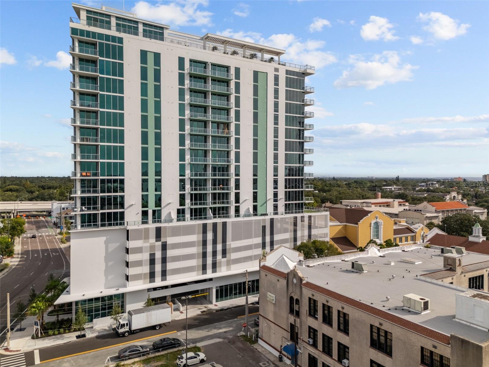 REFLECTION CONDO - Residential