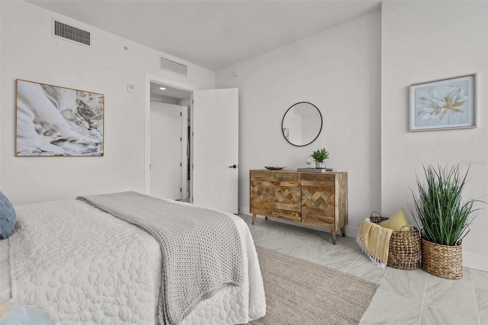 REFLECTION CONDO - Residential