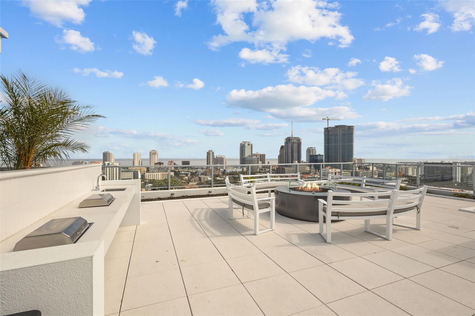 REFLECTION CONDO - Residential