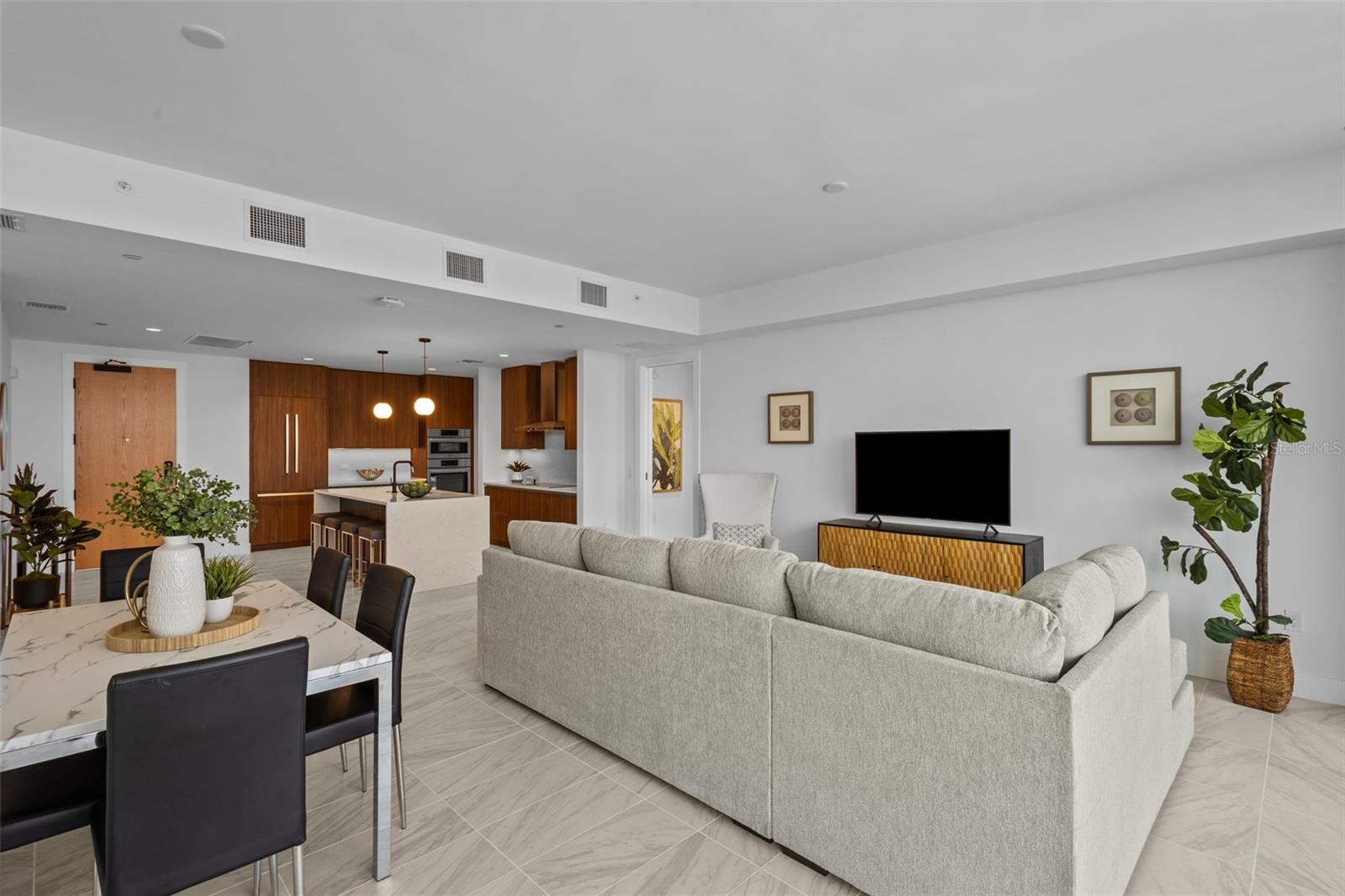 REFLECTION CONDO - Residential