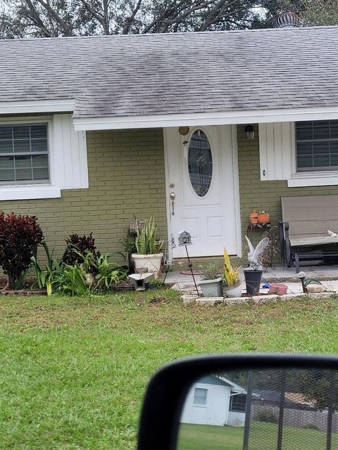 A home in LAKE WALES