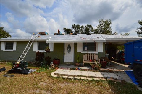 A home in LAKE WALES