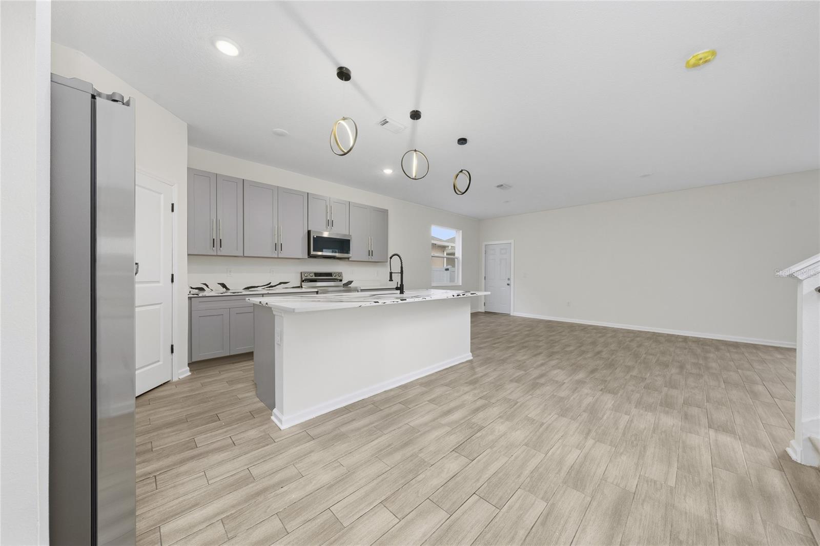 6404 SPRUCEPINE LANE