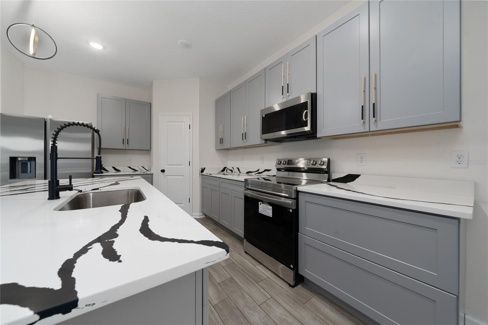 6404 SPRUCEPINE LANE