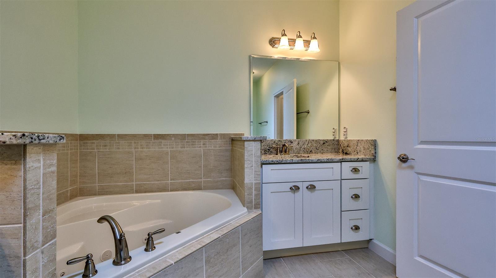 Venetian Bay Ph 02 Un 01 - Residential Lease