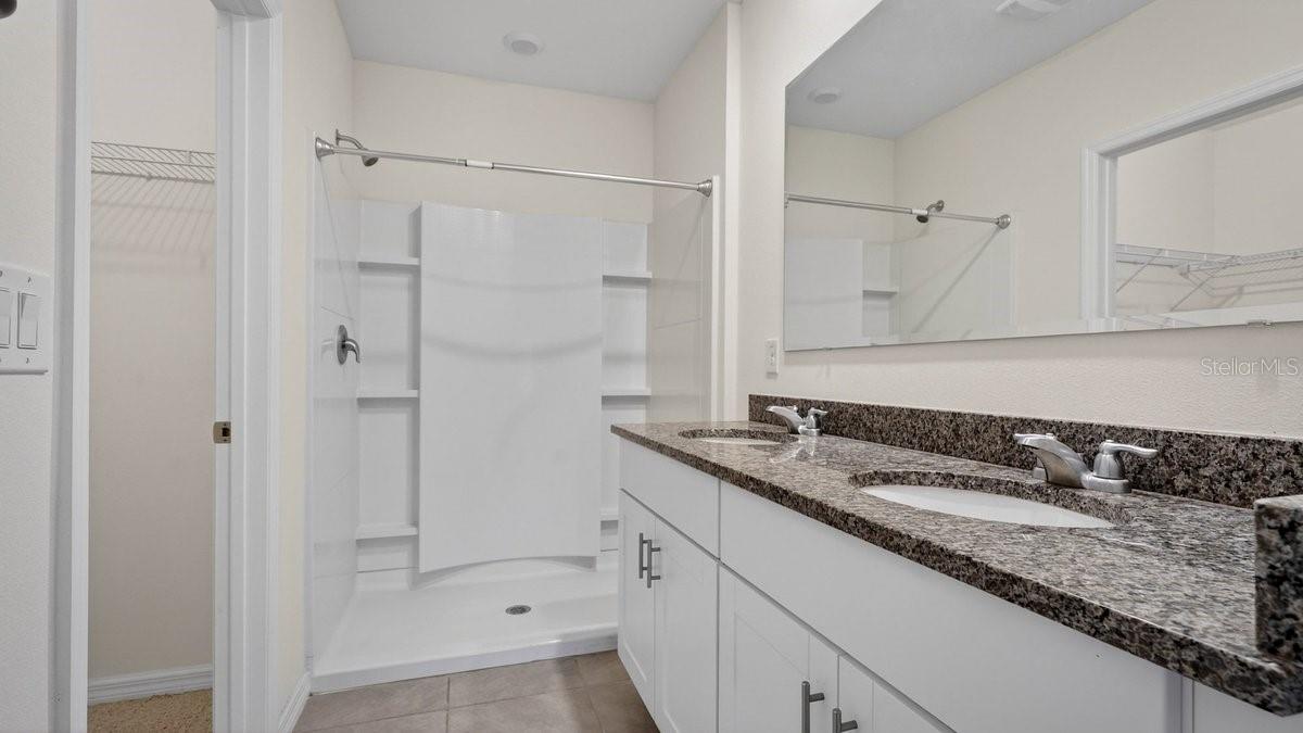 BELLA OAKS - Residential