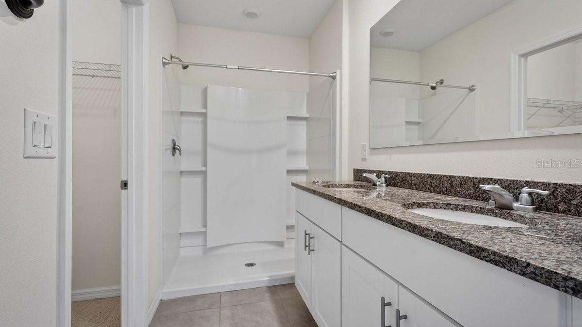 BELLA OAKS - Residential