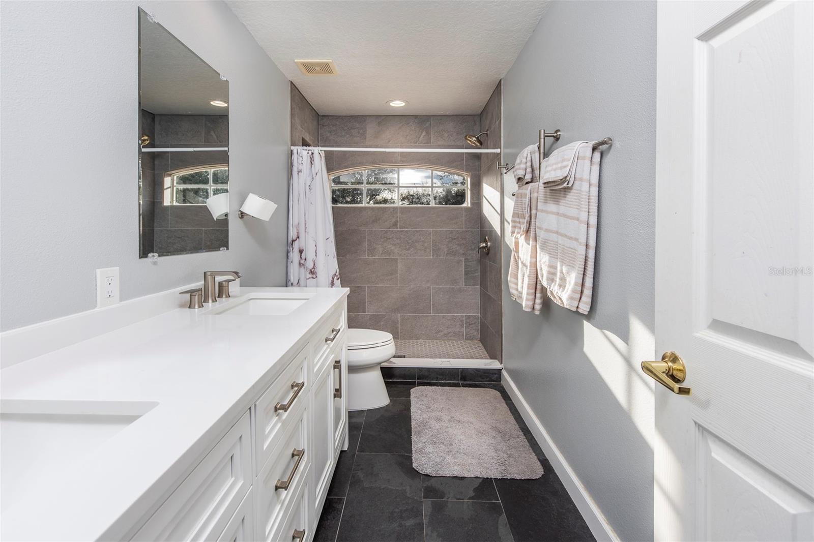 BAYOU CLUB ESTATES TR 5 PH 2 - Residential