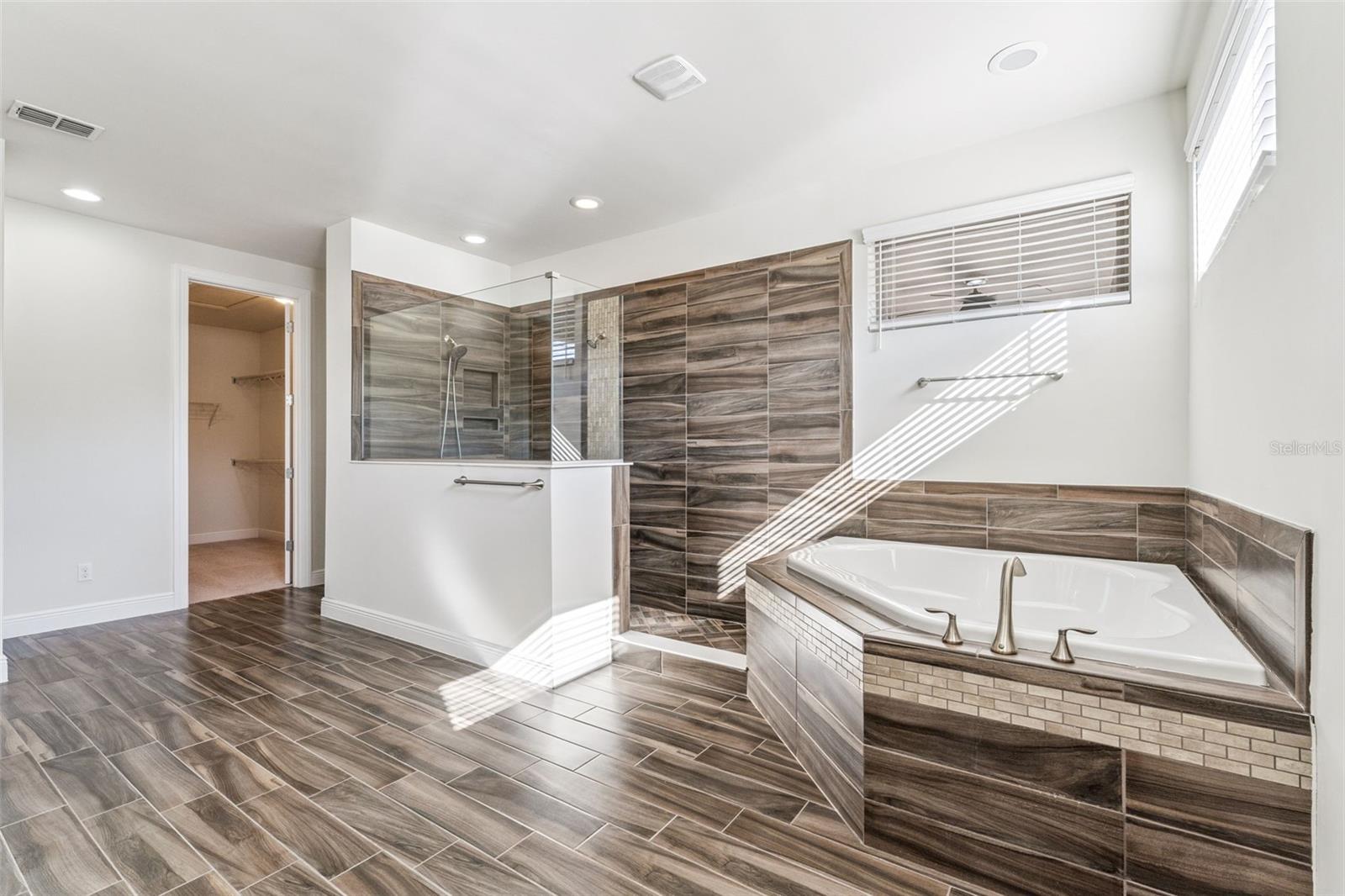 ENCLAVE AT VILLAGEWALK - Residential