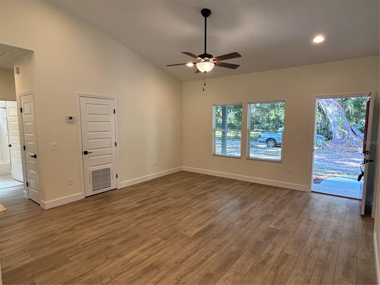 TANGERINE GROVE - Residential